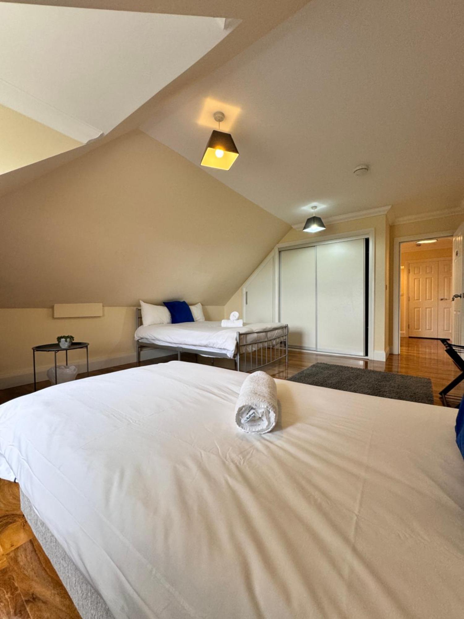 Relaxing Airport Rooms Stanwell ภายนอก รูปภาพ