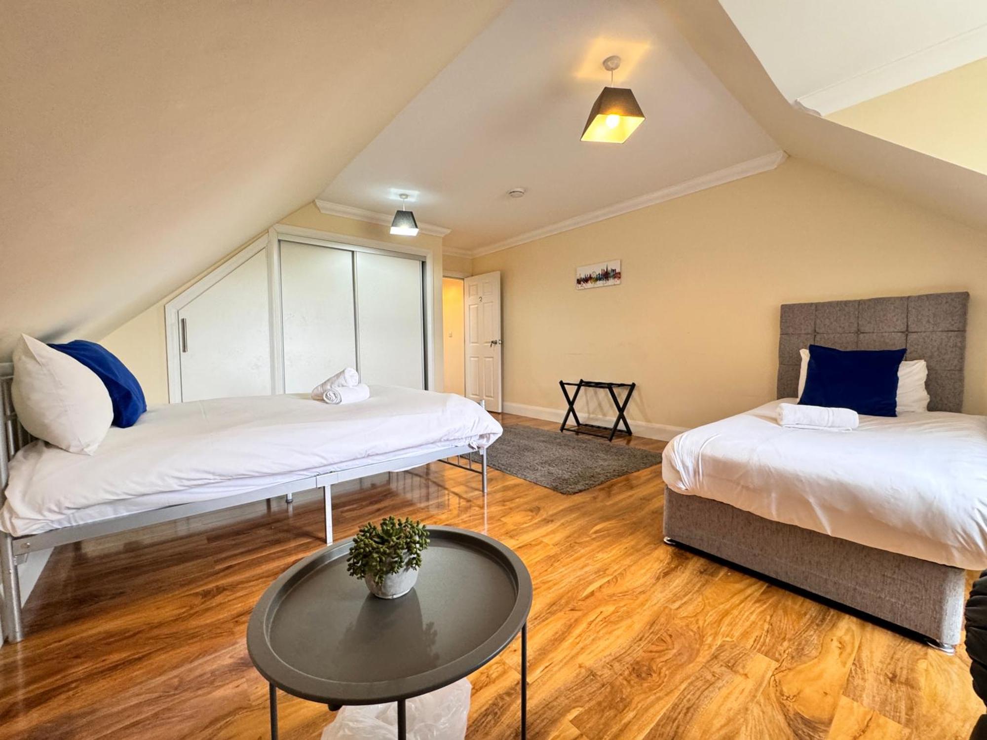 Relaxing Airport Rooms Stanwell ภายนอก รูปภาพ