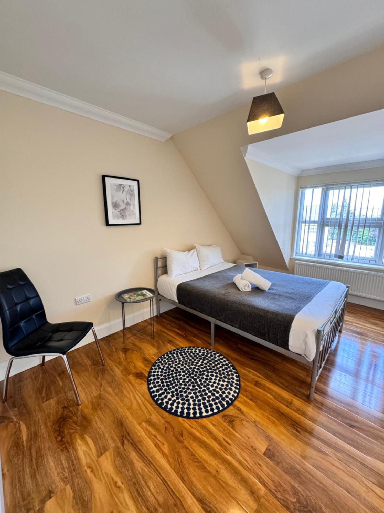 Relaxing Airport Rooms Stanwell ภายนอก รูปภาพ