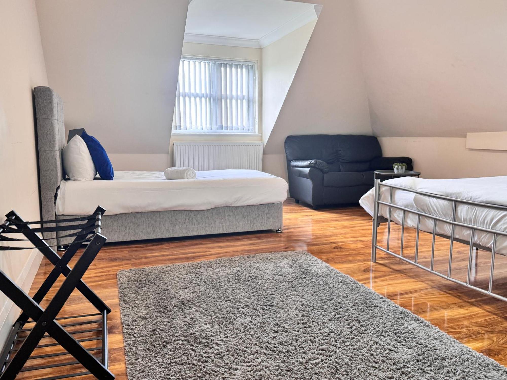 Relaxing Airport Rooms Stanwell ภายนอก รูปภาพ